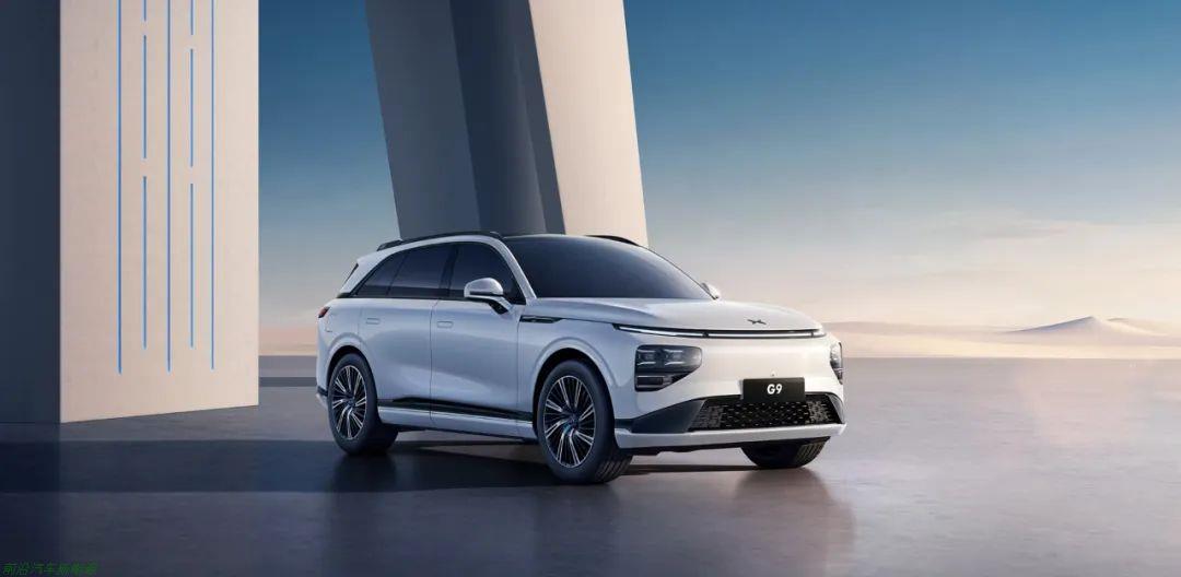 「电动汽车2022产品线布局」蔚来向下，小鹏向上