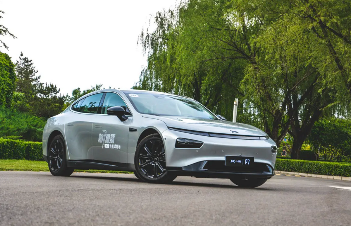 小鹏P7又起火(2022年起火原因可能与底盘碰撞有关)