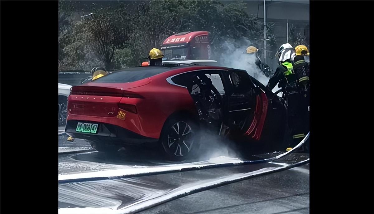 小鹏P7又起火(2022年起火原因可能与底盘碰撞有关)