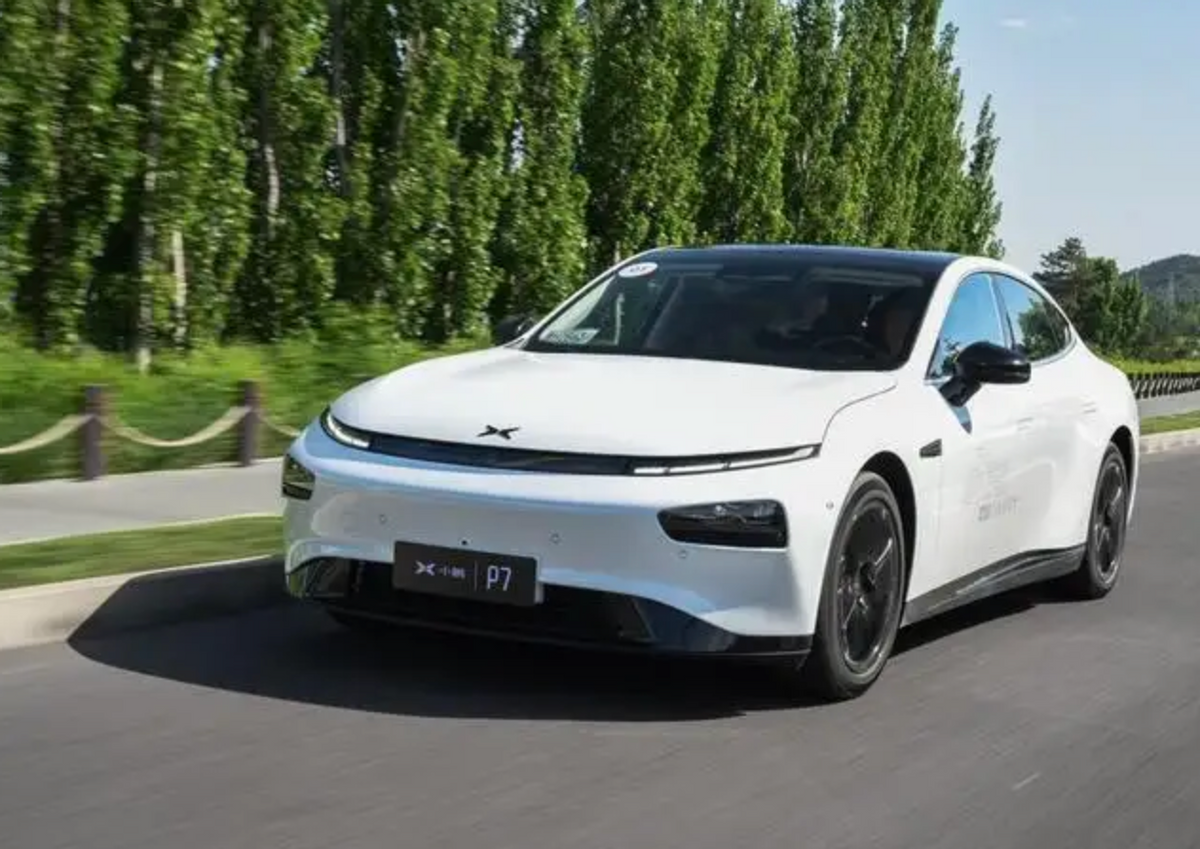 小鹏P7又起火(2022年起火原因可能与底盘碰撞有关)
