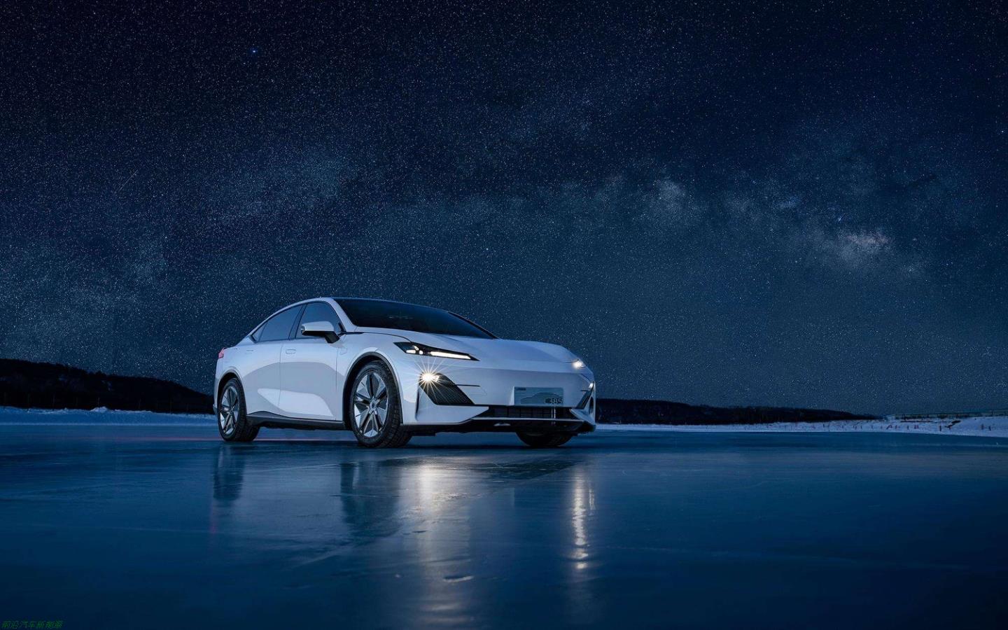 小鹏汽车2022年为什么卖不好(涨价时卖得好降价促销反而销量下滑)