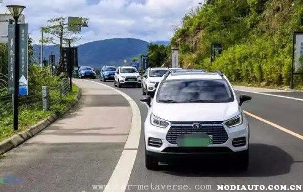 纯电400续航跑高速能跑多远(新能源车百公里耗电电费)