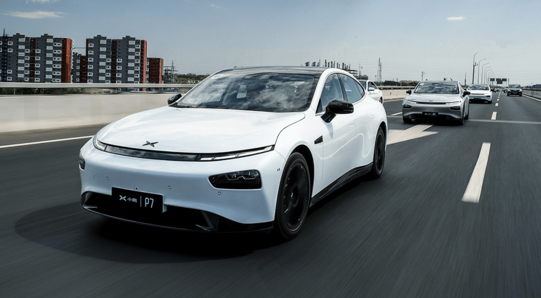 小鹏汽车2022怎么样(自动驾驶是其根本销量下降归咎于销售策略)