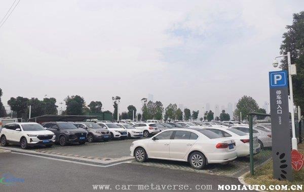新能源汽车停车免费政策，2022重庆新能源车停车免费吗