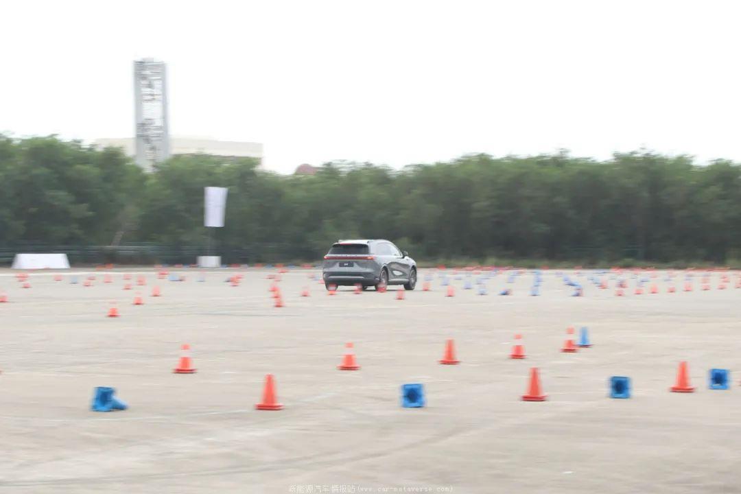 [小鹏G9怎么样]小鹏G9为用户打造舒适智能驾驶舱以及驾驶体验