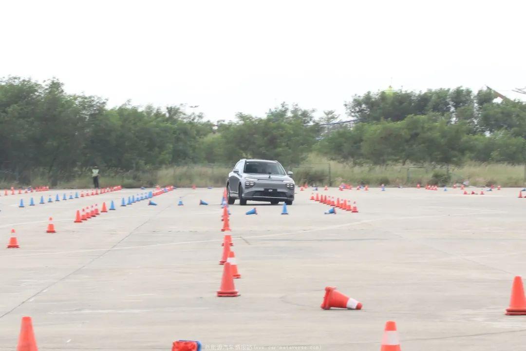 [小鹏G9怎么样]小鹏G9为用户打造舒适智能驾驶舱以及驾驶体验