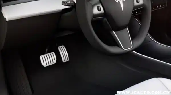 model3只有一个踏板吗？特斯拉model 3几个踏板