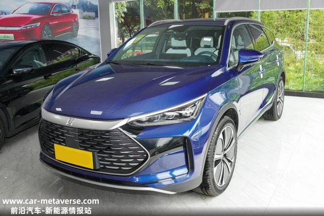 28.98万起售 ，拥有4.3秒破百性能，车长4870mm，实拍比亚迪唐DM-p