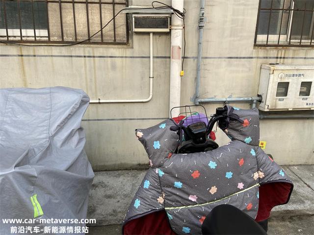 开门写报告 我来献一策丨电动自行车充电成困难？市民提议多增设充电棚、充电桩