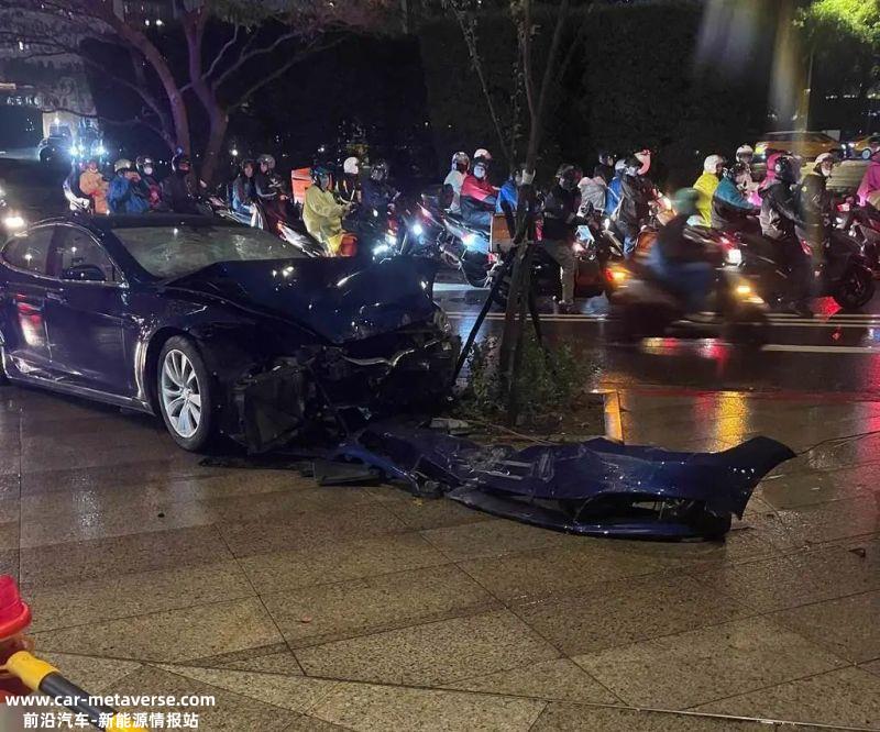 中国台湾出现一起特斯拉“失控”事故 驾驶员称“车辆故障”