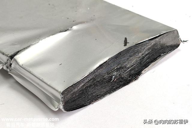 我国推出固态电池，穿刺剪裁不起火不爆炸，日本锂电池潜艇不香了