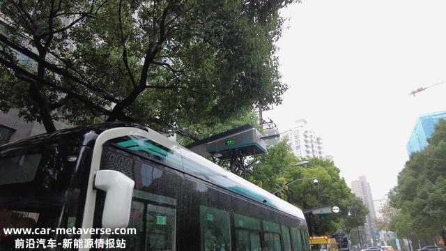 寒潮要来！给马路边上的充电桩做个“体检”