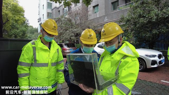 寒潮要来！给马路边上的充电桩做个“体检”
