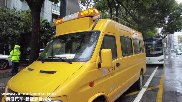 寒潮要来！给马路边上的充电桩做个“体检”
