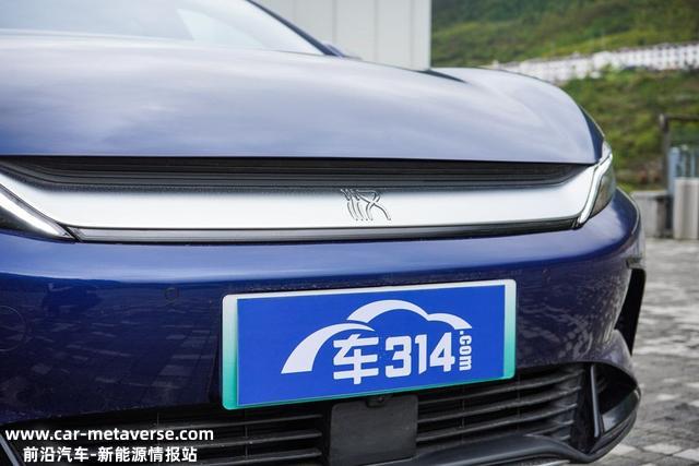 国产C级车的对决！极氪001对照比亚迪汉EV，谁更强？