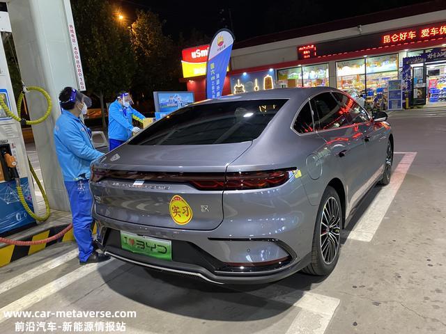 颜值实力双在线，实拍比亚迪汉DM-i 121KM尊荣型，适合年轻人