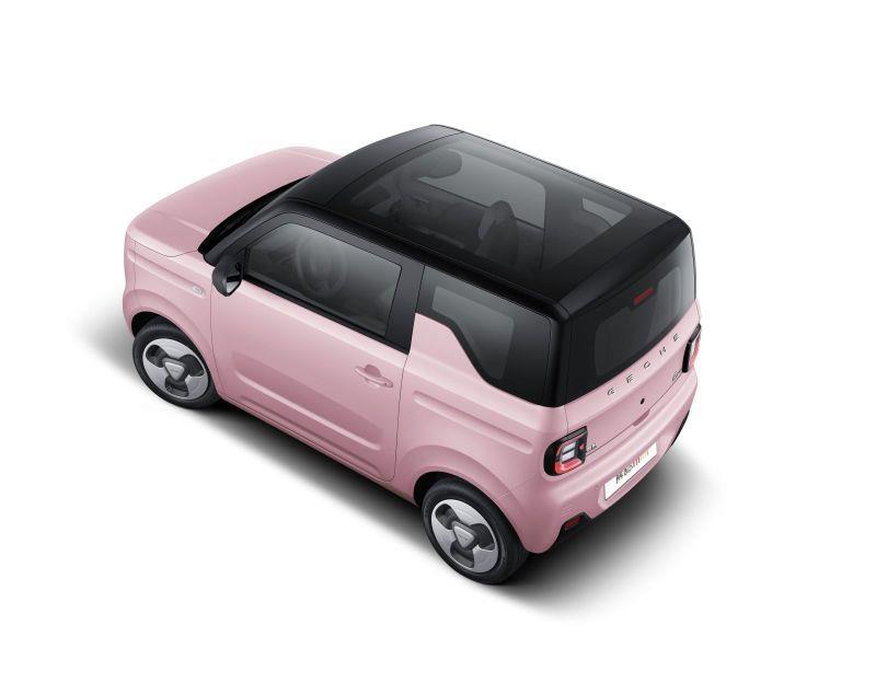命名“熊猫mini” 吉利四座微型电动车官图发布