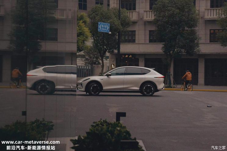 配备穹顶玻璃！智己LS7量产版实车曝光