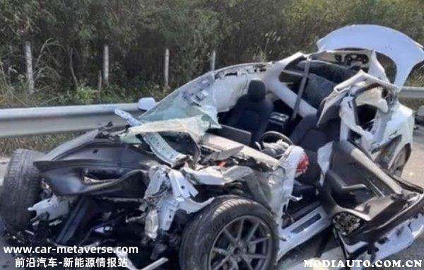 广西宾阳特斯拉追尾大货车，特斯拉失控追尾驾驶员身亡