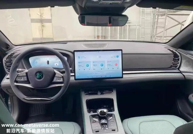 比亚迪汉EV对照小鹏P7，精美成熟还是年轻简约？