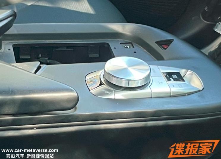 内饰设计来了！极狐N50AB更多谍照曝光