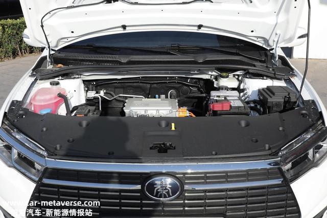 纯电轿车，秦EV搭载136匹马力，每月养车用度736元，家用首选？
