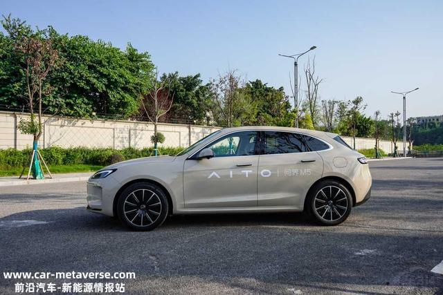 比亚迪唐EV对照问界M5 EV，30万买纯电车该选谁？