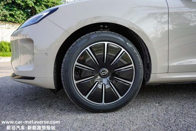 比亚迪唐EV对照问界M5 EV，30万买纯电车该选谁？