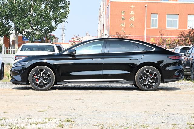 对照完比亚迪汉EV，您还会选择特斯拉Model 3吗？