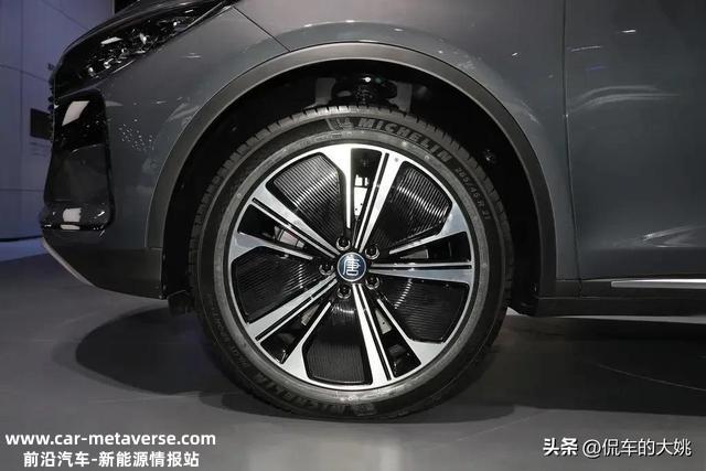 低油耗和高性能兼得，燃油车的噩梦：比亚迪唐DM品鉴