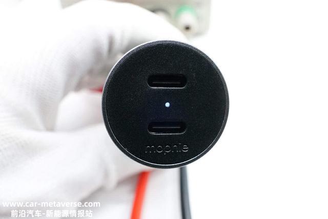 支持主副驾两部iPhone 14同时20W快充，拆解mophie一款178元车充