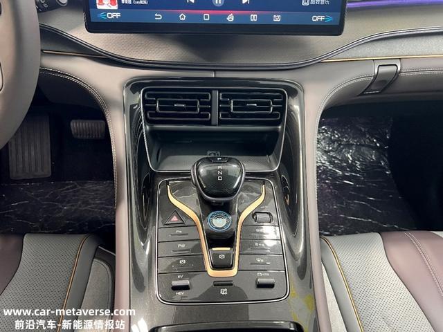 更年轻的中型SUV 是不是唐的青春版？比亚迪护卫舰07到店实拍