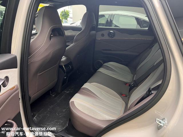 更年轻的中型SUV 是不是唐的青春版？比亚迪护卫舰07到店实拍