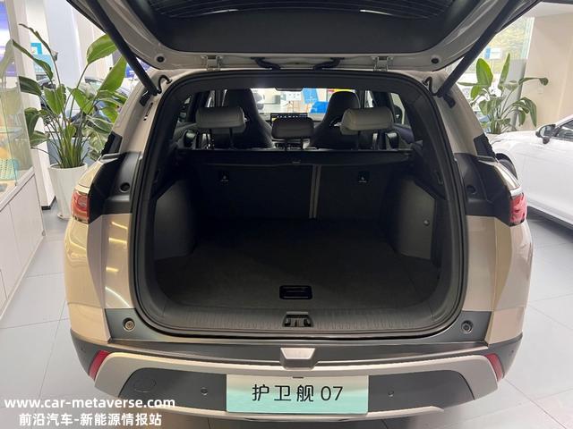 更年轻的中型SUV 是不是唐的青春版？比亚迪护卫舰07到店实拍