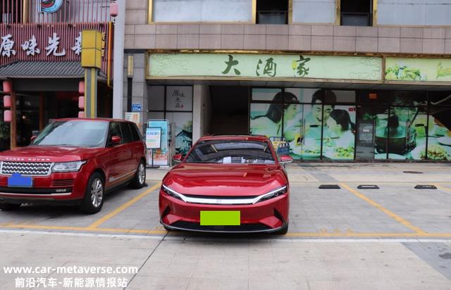 28万的比亚迪汉一年开1万千米，遇路虎揽胜车主时他说出用车花费