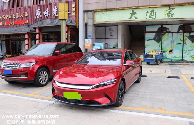 28万的比亚迪汉一年开1万千米，遇路虎揽胜车主时他说出用车花费