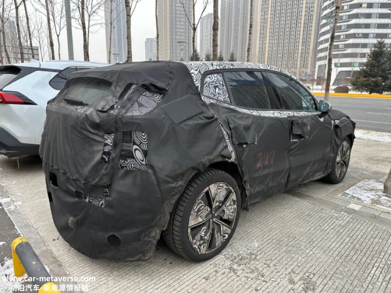 疑似沃尔沃EX30谍照首曝 定位纯电小型SUV/预计年内亮相