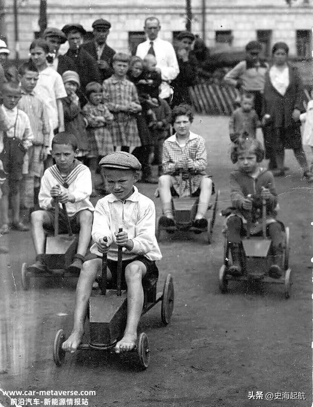 15张珍贵老照片，70年月的汽车充电桩，1948年的美国已经十分先进