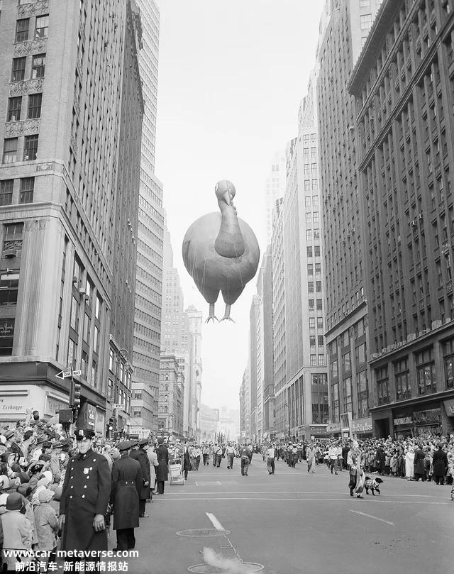 15张珍贵老照片，70年月的汽车充电桩，1948年的美国已经十分先进