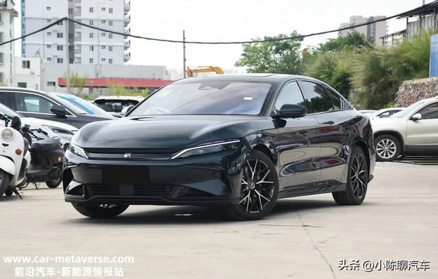 比亚迪汉EV：DiLink智能网联系统好用、家用性比Model 3强