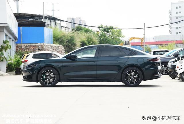 比亚迪汉EV：DiLink智能网联系统好用、家用性比Model 3强