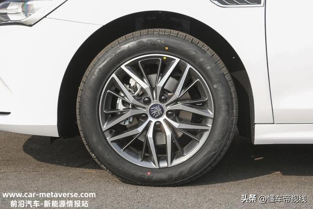 新车 | 换装悬浮式液晶仪表，2023款比亚迪秦PLUS DM-i到店
