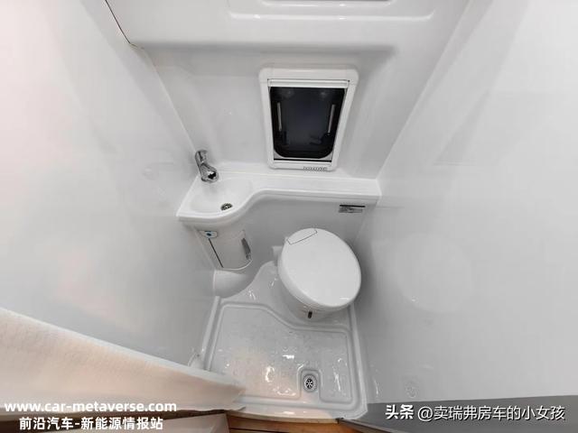 房车用电用磷酸铁锂电池好还是铅蓄电池好？优缺点有哪些？