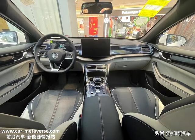新比亚迪秦PLUS到店实拍，解决多项老款问题，真“背刺”老车主