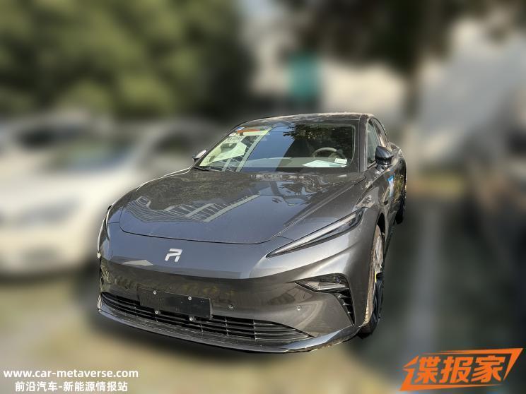 内部搭载大尺寸三联屏 飞凡F7内饰谍照