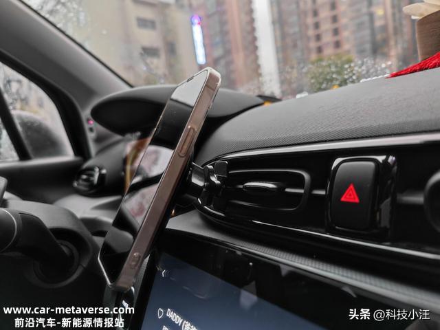 春节驾车出行，充电导航两不误，耐尔金Magsafe磁吸无线车充体验