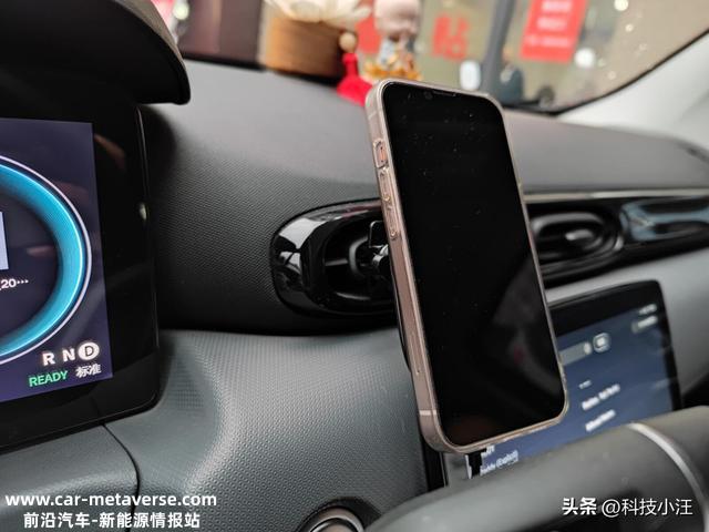 春节驾车出行，充电导航两不误，耐尔金Magsafe磁吸无线车充体验