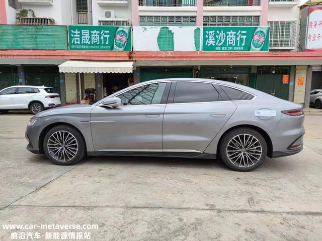 20万元预算选比亚迪汉，还是帕萨特凯美瑞？深度试驾后感觉汉真香