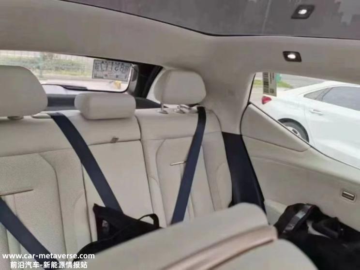 极简设计 极氪第三款车型内饰谍照曝光