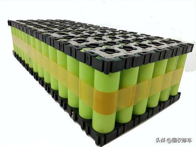电动车装锂电池到底用哪类更平安，有人说会爆炸，听听师傅怎么说